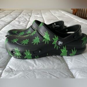 Crocs size 8, unisex - NWT.